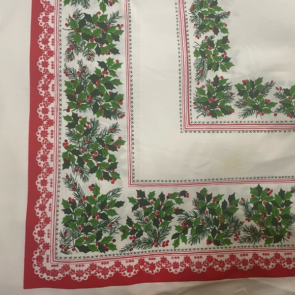 Vintage Christmas tablecloth 58” x 86” holly red & green - Picture 2 of 8